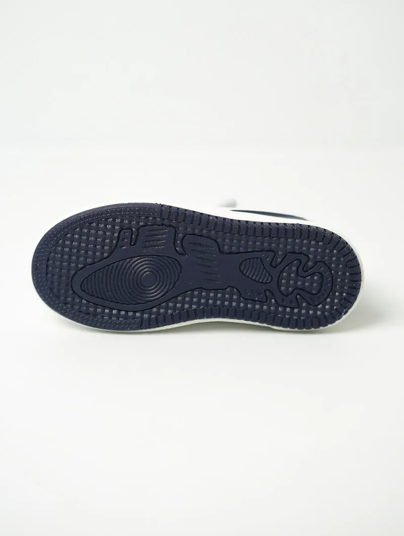 Baskets lacées et scratchées